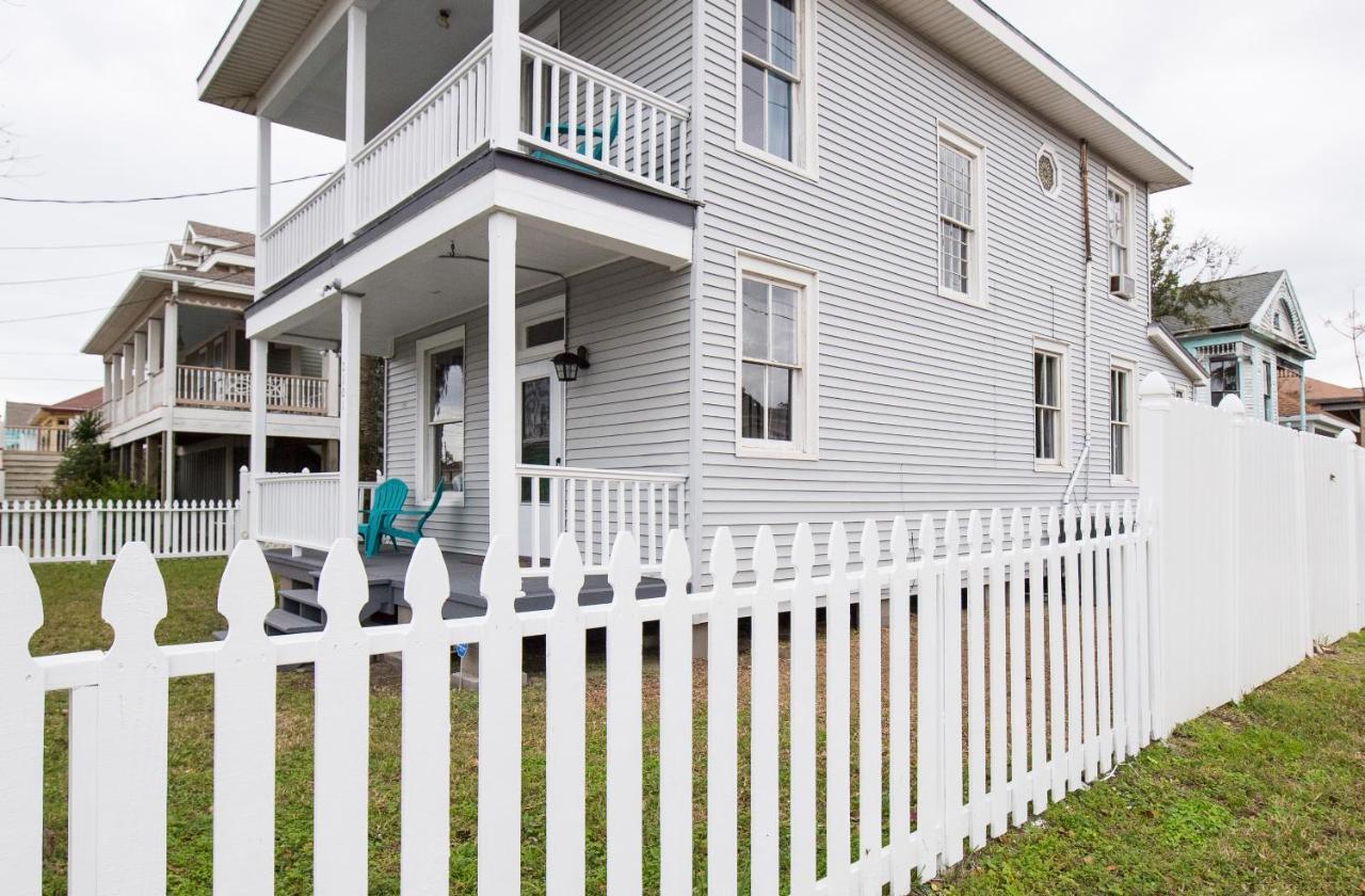 Beautiful Two-Story In Central Galveston, Short Walk To Beach, Near Downtown! | Seas The Breeze Villa Exterior photo