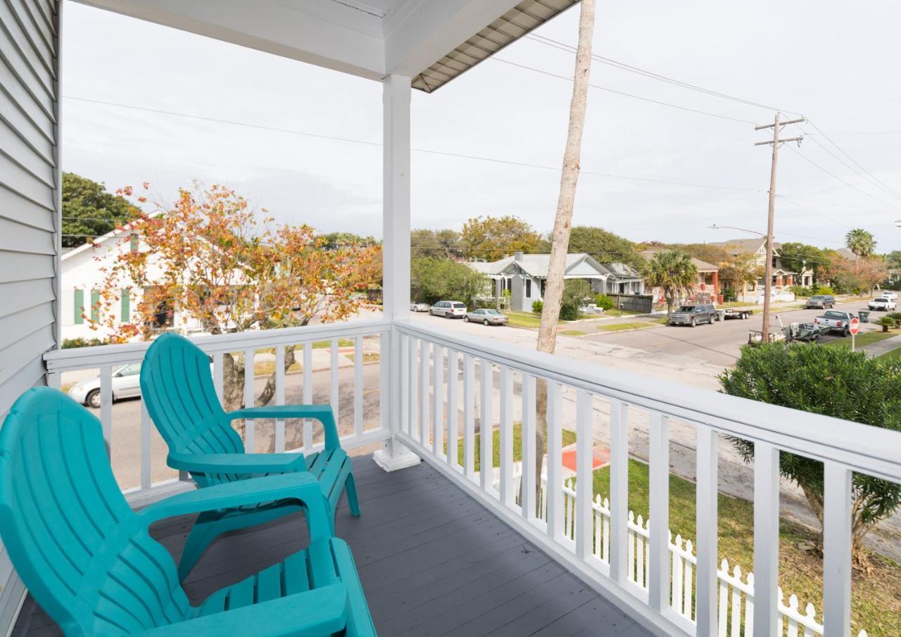 Beautiful Two-Story In Central Galveston, Short Walk To Beach, Near Downtown! | Seas The Breeze Villa Exterior photo