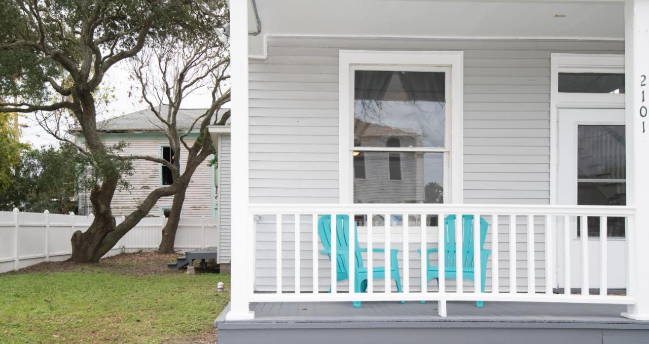 Beautiful Two-Story In Central Galveston, Short Walk To Beach, Near Downtown! | Seas The Breeze Villa Exterior photo