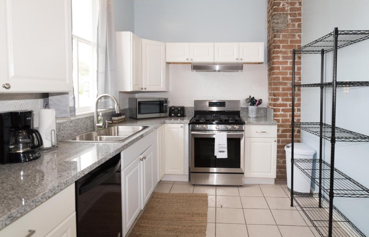 Beautiful Two-Story In Central Galveston, Short Walk To Beach, Near Downtown! | Seas The Breeze Villa Exterior photo