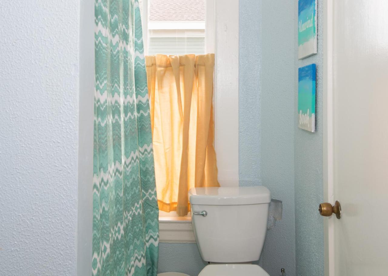 Beautiful Two-Story In Central Galveston, Short Walk To Beach, Near Downtown! | Seas The Breeze Villa Exterior photo