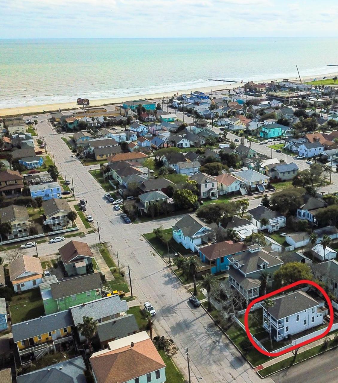 Beautiful Two-Story In Central Galveston, Short Walk To Beach, Near Downtown! | Seas The Breeze Villa Exterior photo